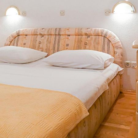 One Bedroom Apartment With Terrace And Seaview - B Sevid Exterior foto